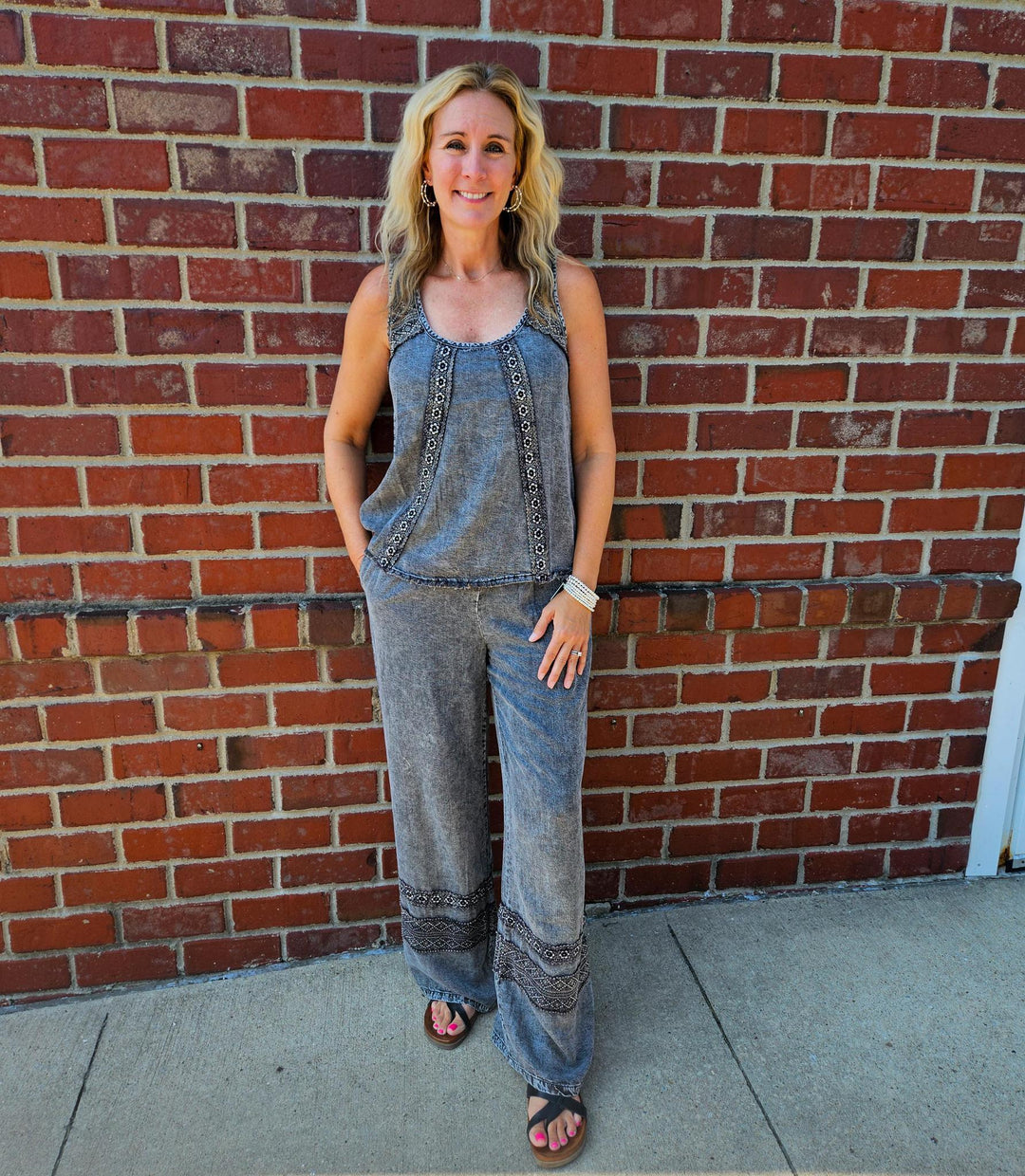 Acid Washed Wide Leg Pant w/ Embroidery