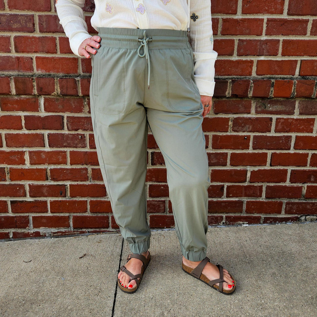 Elastic Joggers w/ Pockets