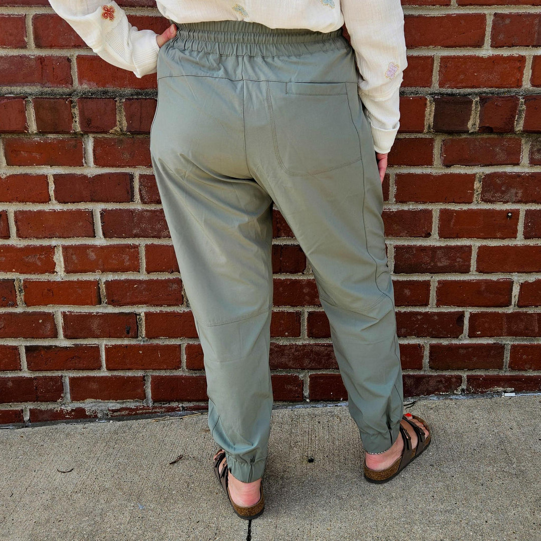 Elastic Joggers w/ Pockets