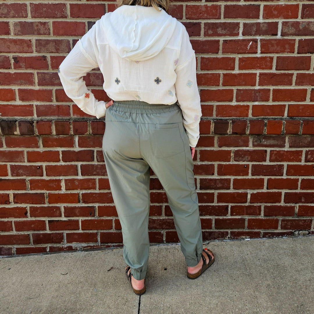 Elastic Joggers w/ Pockets