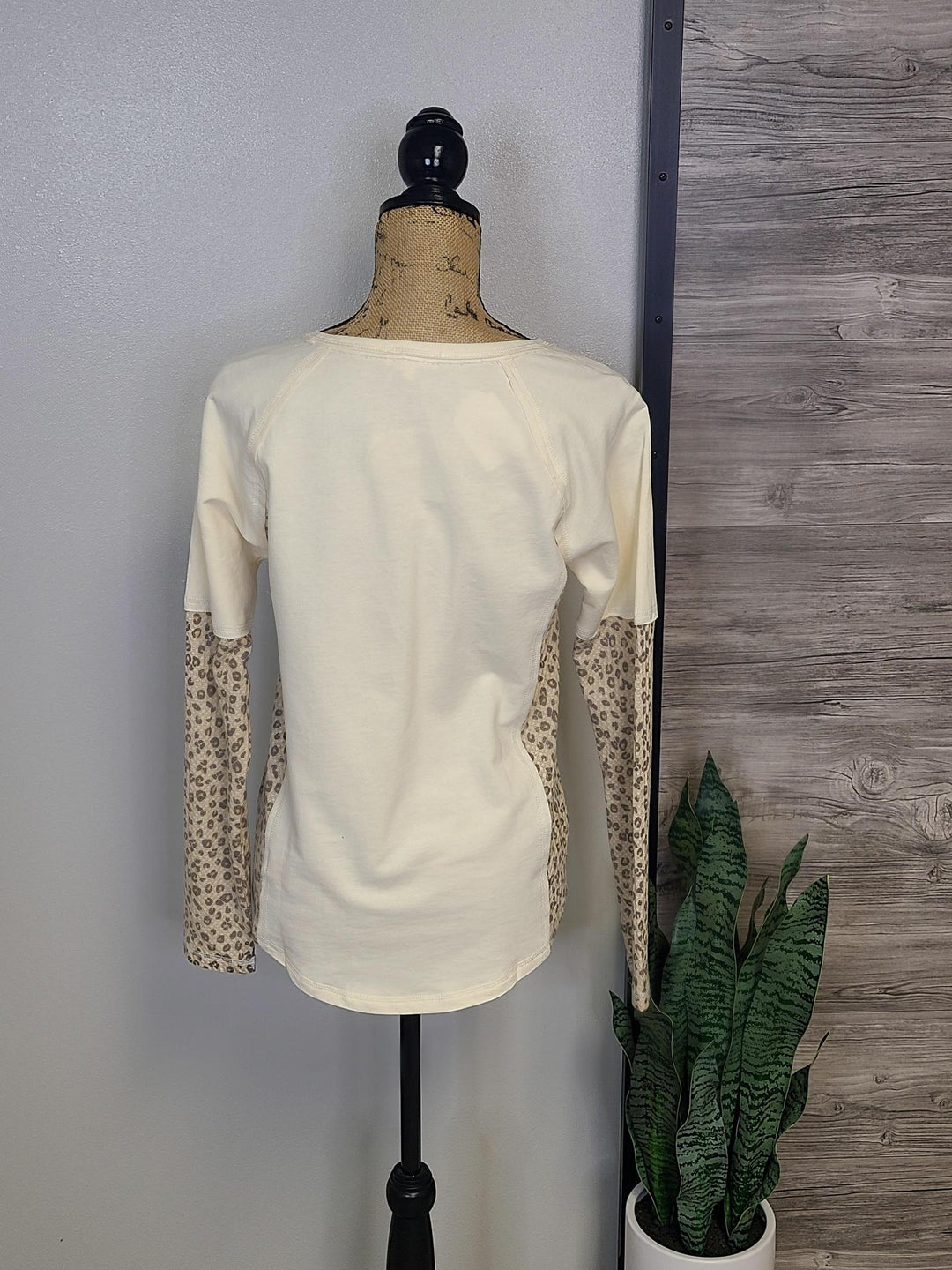 Leo Print Mix Round Neck Raglan Top