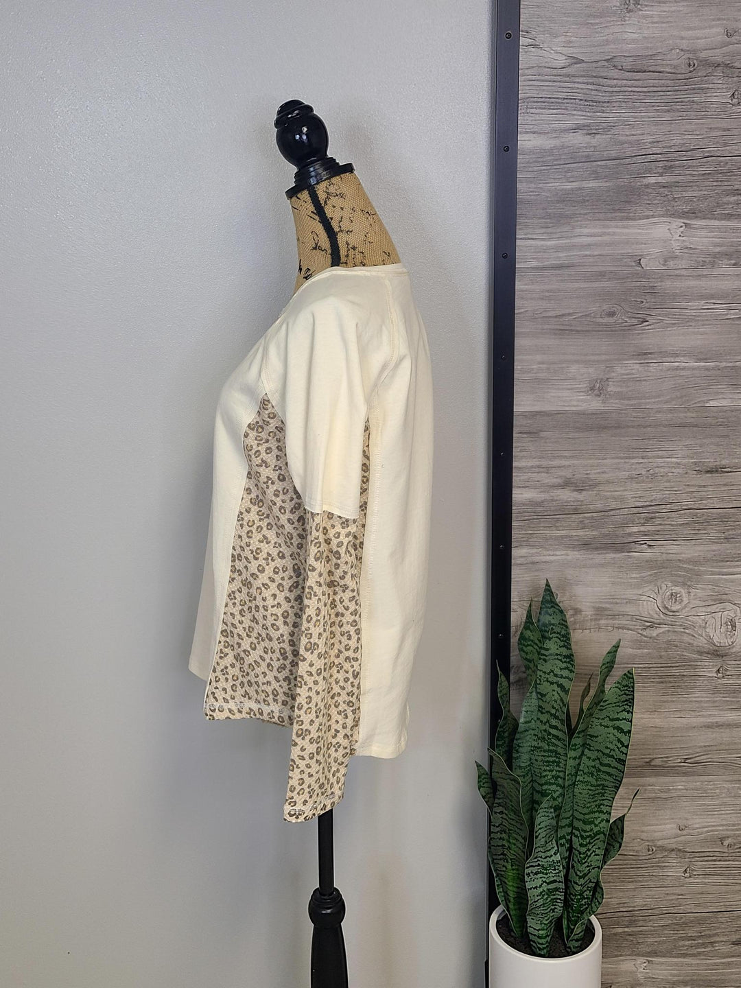 Leo Print Mix Round Neck Raglan Top