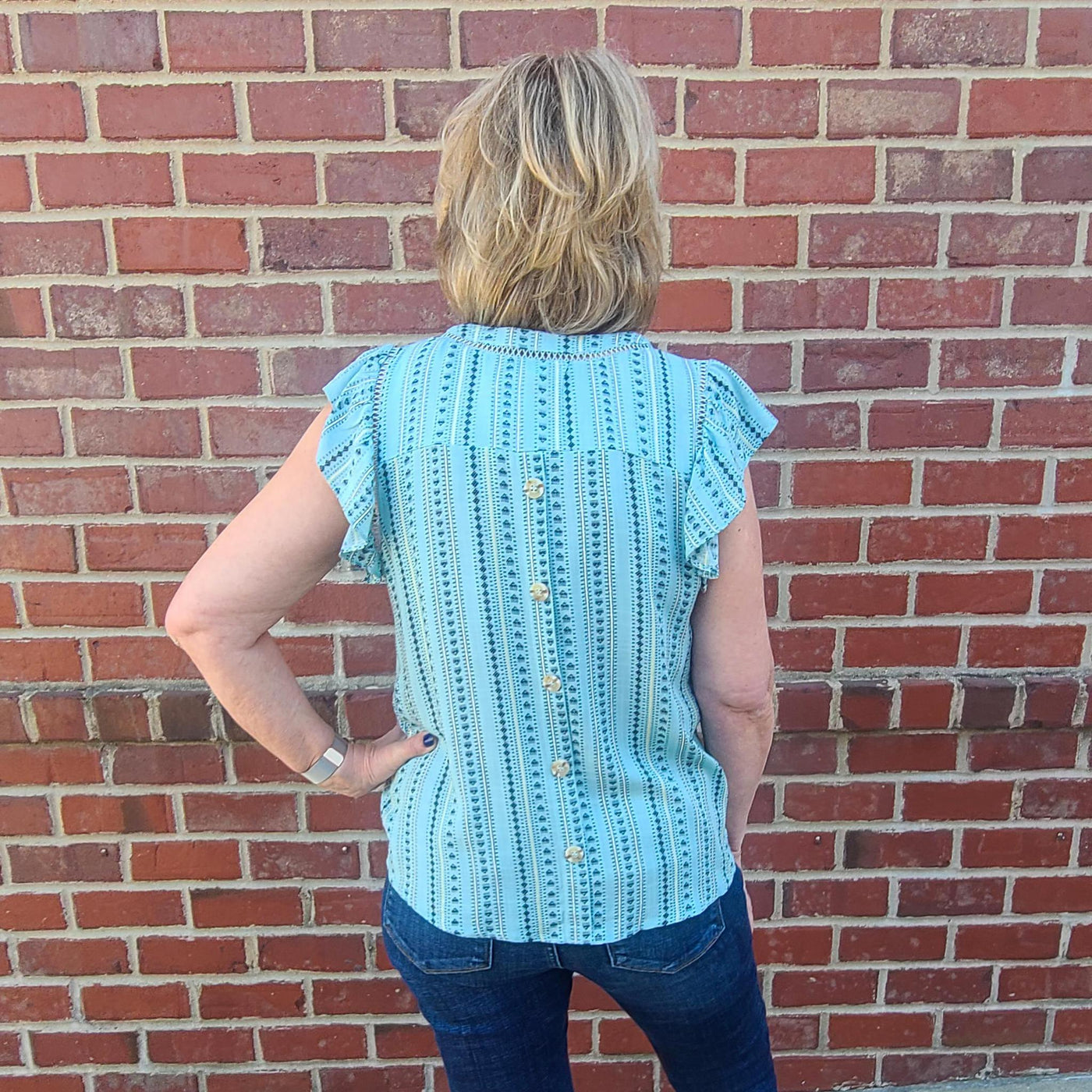 Lightweight V-neck w/ Ruffled Sleeves